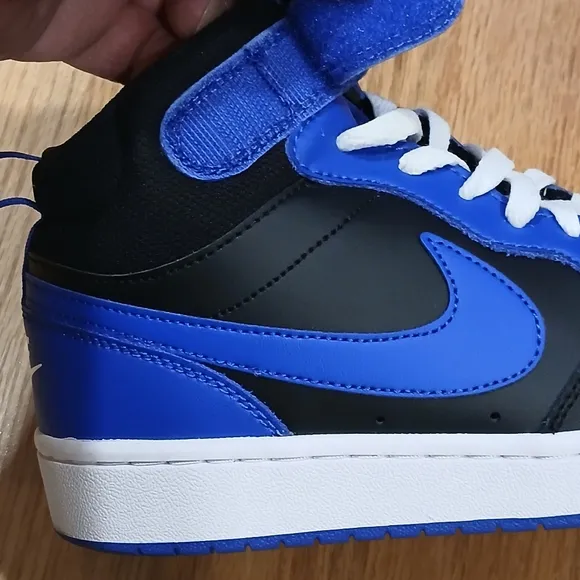 Nike Court Borough Mid II Streetwear/Lifestyle Shoes Size 6 Youth/7.5 Wo…