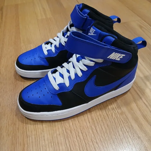 Nike Court Borough Mid II Streetwear/Lifestyle Shoes Size 6 Youth/7.5 Wo…