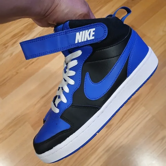 Nike Court Borough Mid II Streetwear/Lifestyle Shoes Size 6 Youth/7.5 Wo…