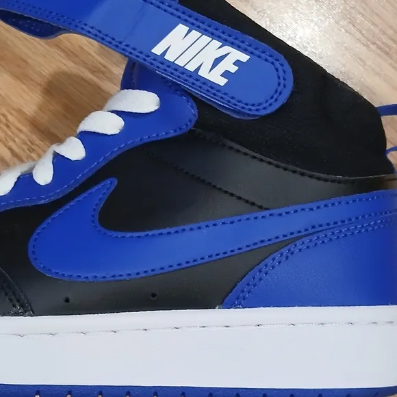 Nike Court Borough Mid II Streetwear/Lifestyle Shoes Size 6 Youth/7.5 Wo…