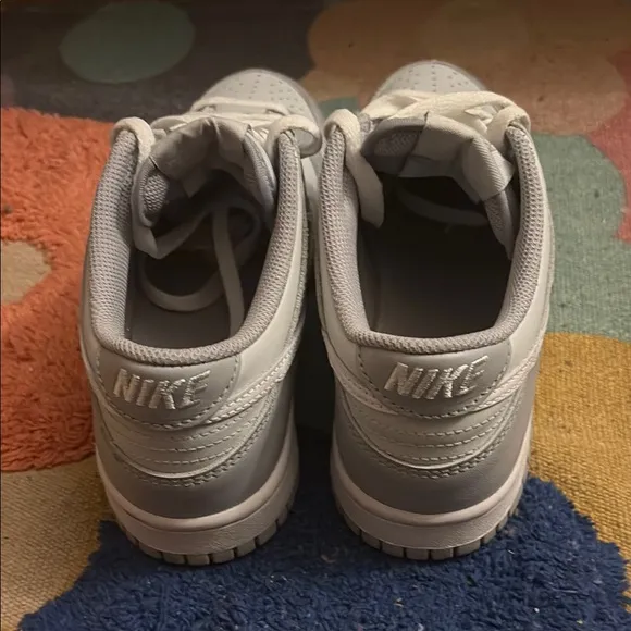 Nike Gray Sneakers Classic Low-Top Design