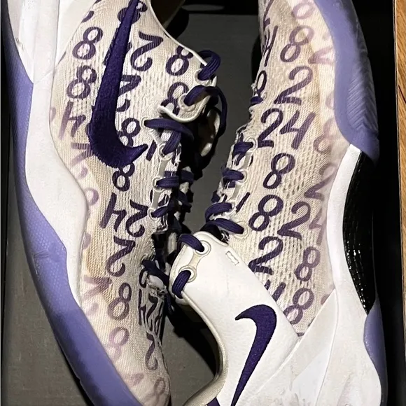 Nike Kobe 8 court purple basketball shoes size 6Y
