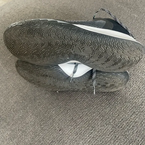 Nike Kyrie Flytrap 5 Grade School