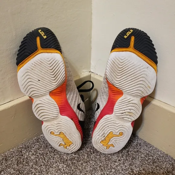 Nike LeBron 16 GS Space Travel White Laser Orange athletic shoes size 6.5