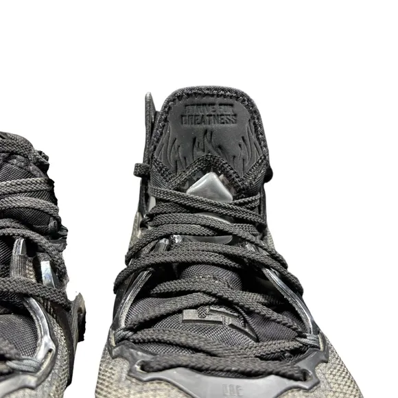 Nike LeBron 19 Black Aqua Sneakers Size 7 Youth Size 7.5‎ Mens