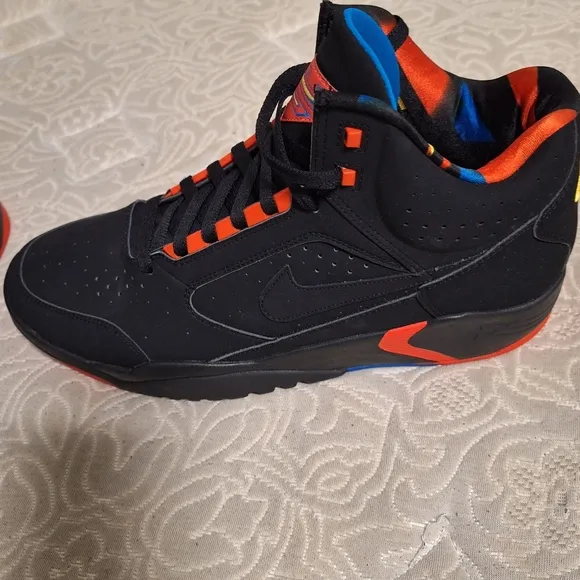 Nike men's Air Flight Lite mid Black Team in a size 13. NWOB.