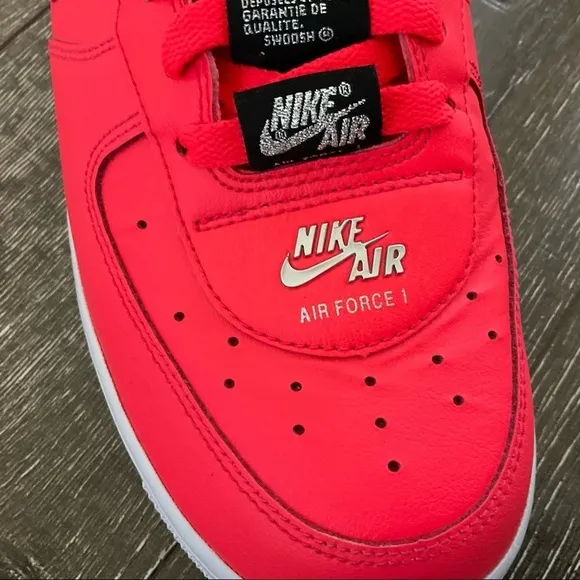 Nike Men’s Air Force 1 Low ‘07 Laser Crimson sneakers