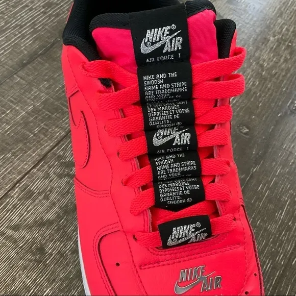 Nike Men’s Air Force 1 Low ‘07 Laser Crimson sneakers