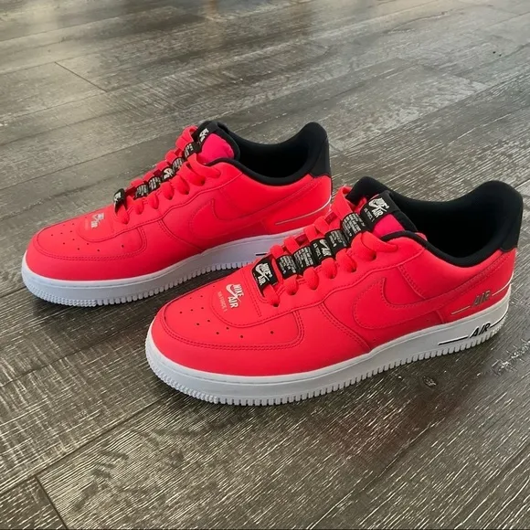 Nike Men’s Air Force 1 Low ‘07 Laser Crimson sneakers