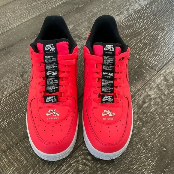 Nike Men’s Air Force 1 Low ‘07 Laser Crimson sneakers