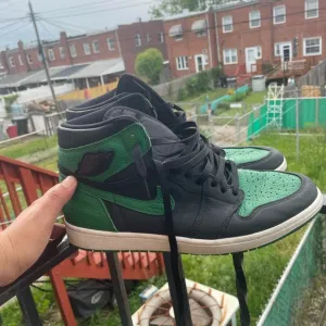 Nike Men's Black and Green High-Top Sneakers