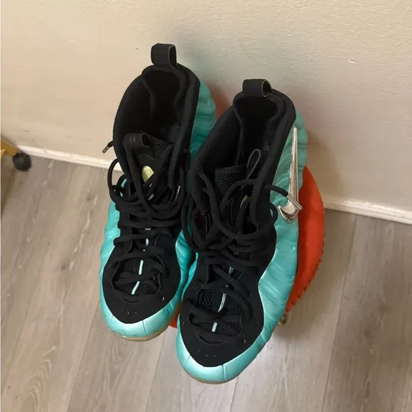 Nike Men’s Foamposite Shoes - Aqua and Black