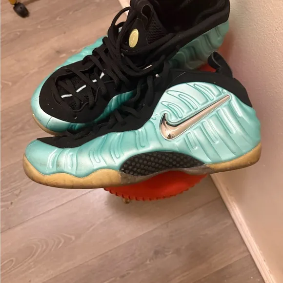 Nike Men’s Foamposite Shoes - Aqua and Black