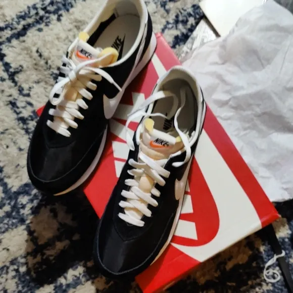 Nike Men's Vintage Retro Size 11 Black And White