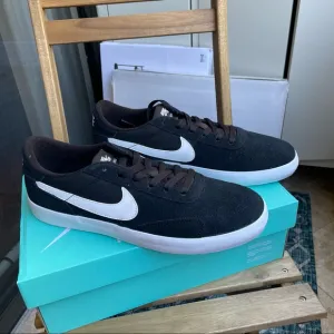 Nike SB Heritage Vulc Black White Mens Size 9.5 Sneakers Skatebording Shoes