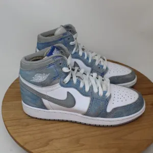 Nike Shoes Kids 4.5 Air Jordan 1 Retro High OG GS Sneaker Hyper Royal Streetwear