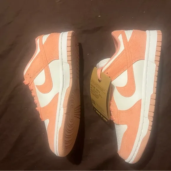 Nike Women's Athletic Shoes - Peach and WhiteNike Dunk Low Apricot
