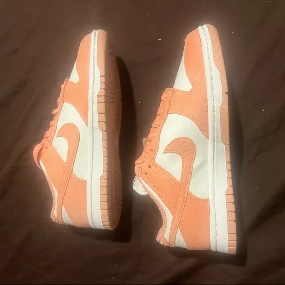 Nike Women's Athletic Shoes - Peach and WhiteNike Dunk Low Apricot