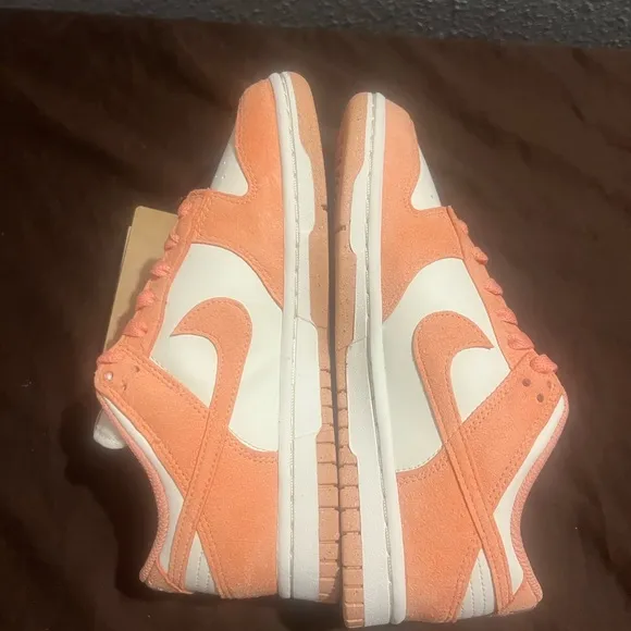 Nike Women's Athletic Shoes - Peach and WhiteNike Dunk Low Apricot