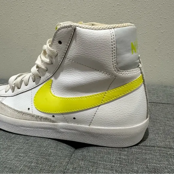 Nike Women's Nike Blazer Mid 77 White Lemon Venom Sneaker