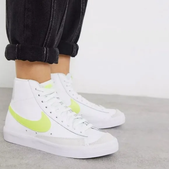 Nike Women's Nike Blazer Mid 77 White Lemon Venom Sneaker