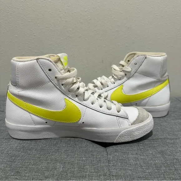 Nike Women's Nike Blazer Mid 77 White Lemon Venom Sneaker