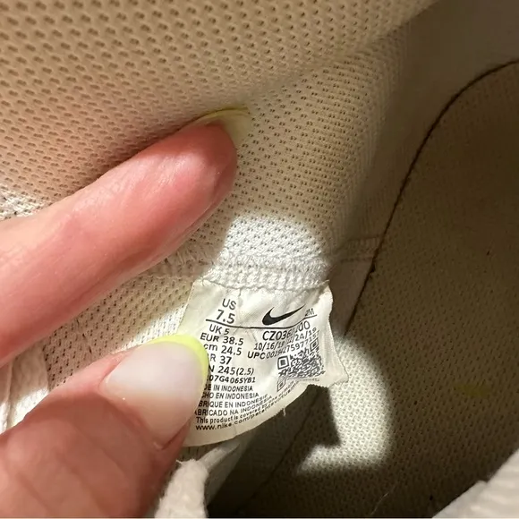Nike Women's Nike Blazer Mid 77 White Lemon Venom Sneaker