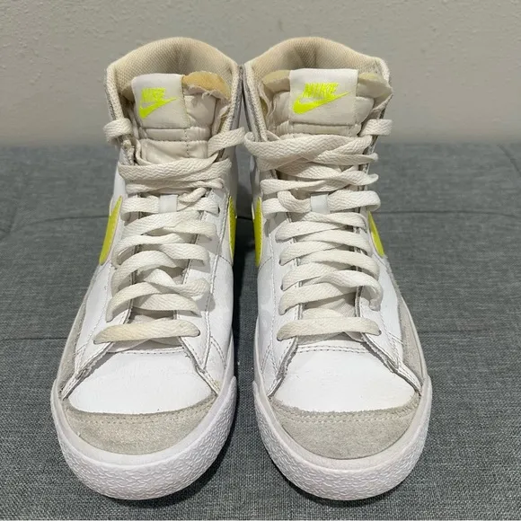 Nike Women's Nike Blazer Mid 77 White Lemon Venom Sneaker