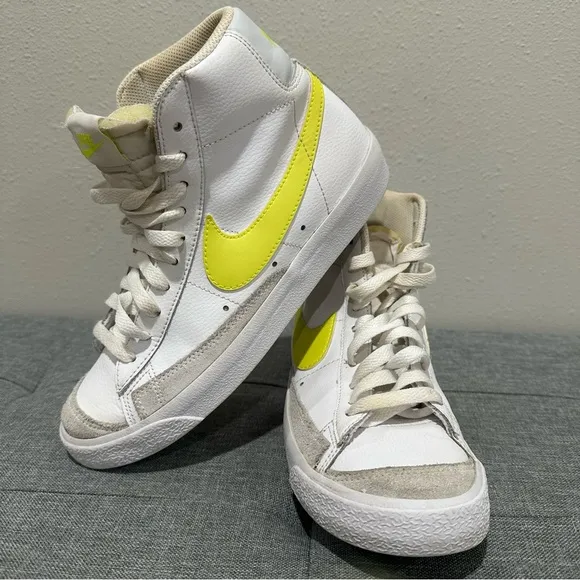 Nike Women's Nike Blazer Mid 77 White Lemon Venom Sneaker