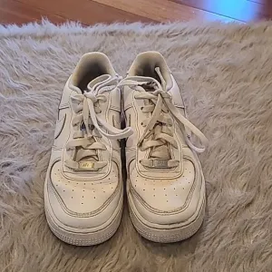 Nike youth white Air force ones size 6y