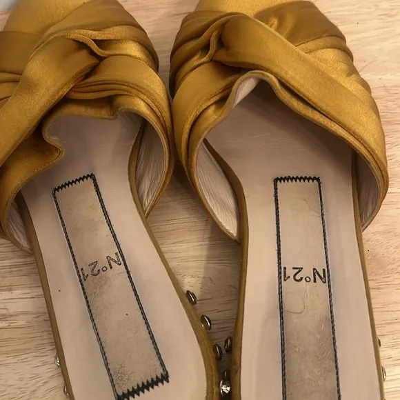 No21 satin knot Mustard yellow mule with rhinestones