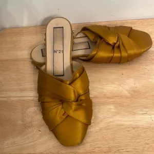 No21 satin knot Mustard yellow mule with rhinestones