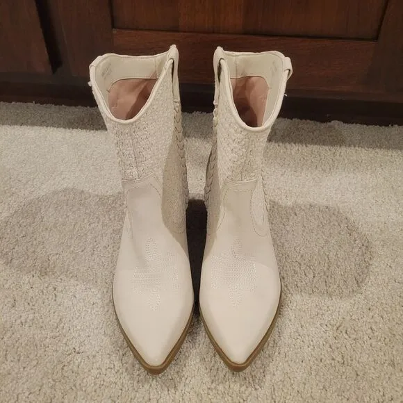 NWOB DV Dolce Vita Karyn Faux Leather Cowboy Western Knit Boots Women Size 8