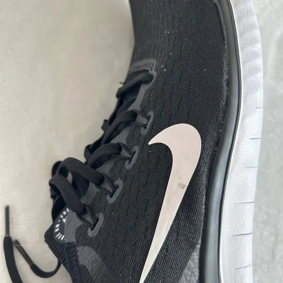 NWOB Nike Men's Free RN Black/White Running Shoes - Size 10