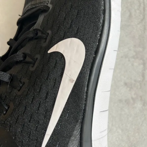NWOB Nike Men's Free RN Black/White Running Shoes - Size 10
