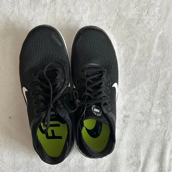 NWOB Nike Men's Free RN Black/White Running Shoes - Size 10