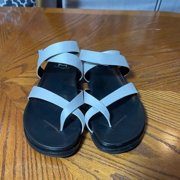 NWT MARC FISHER - Yarina women leather sandals white Sz 7.5