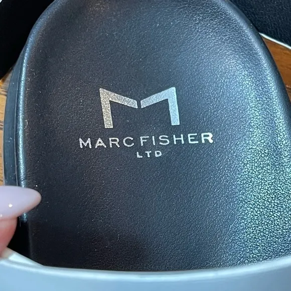 NWT MARC FISHER - Yarina women leather sandals white Sz 7.5