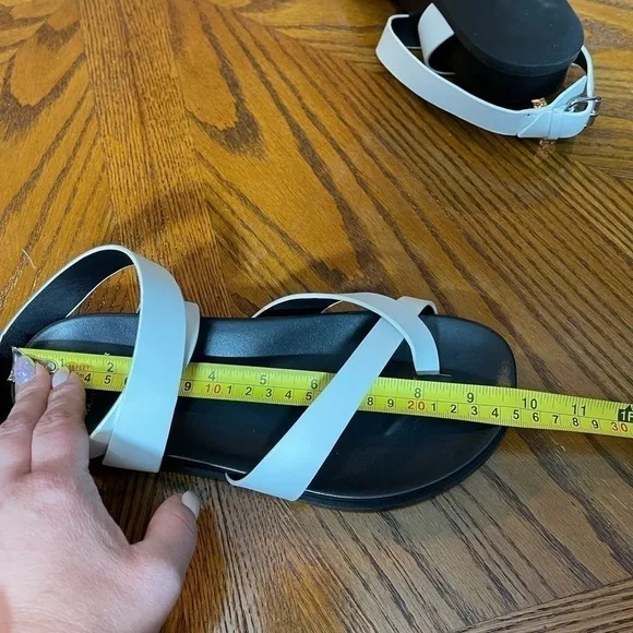 NWT MARC FISHER - Yarina women leather sandals white Sz 7.5
