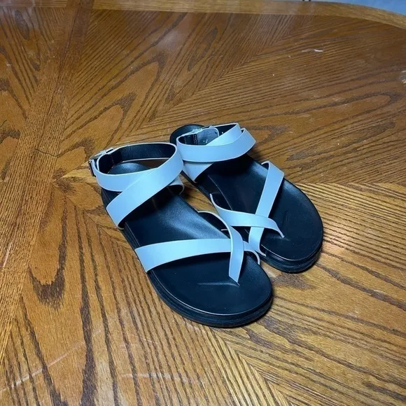 NWT MARC FISHER - Yarina women leather sandals white Sz 7.5