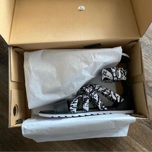 NWT Sorel Ella II Ankle Strap Sandals