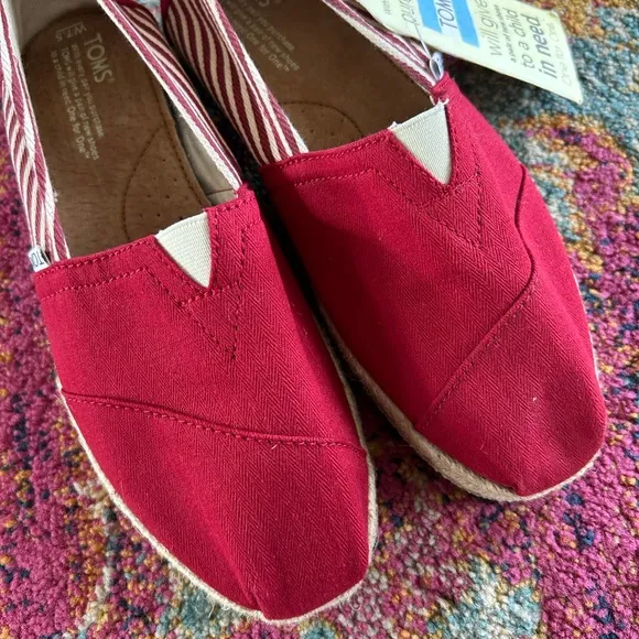 NWT Toms | Women’s University Red Rope heel slip on shoes, red/cream stripes 7.5