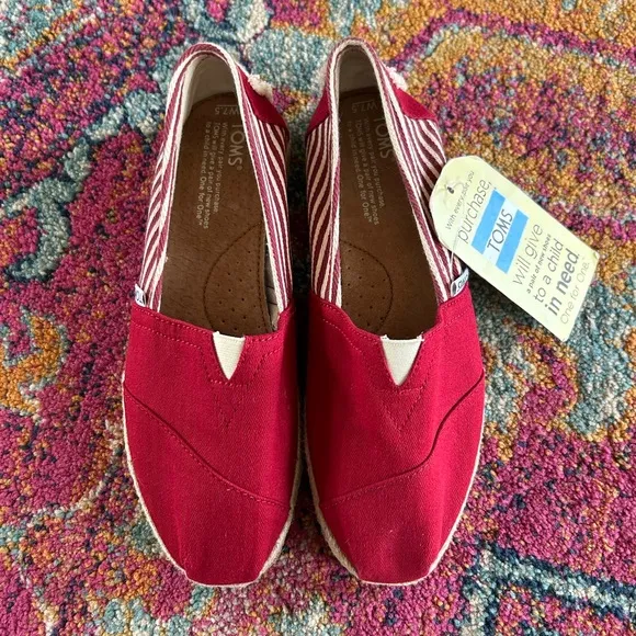 NWT Toms | Women’s University Red Rope heel slip on shoes, red/cream stripes 7.5