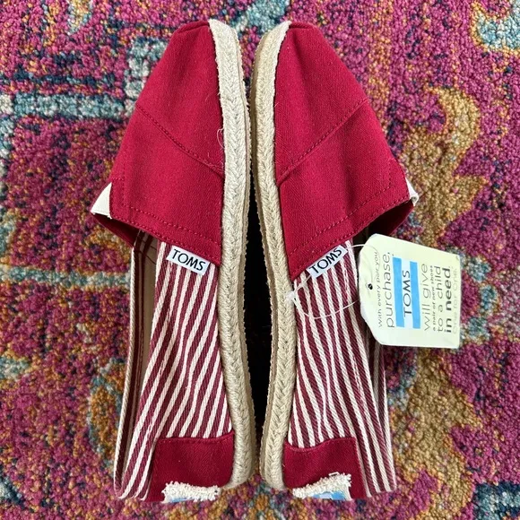 NWT Toms | Women’s University Red Rope heel slip on shoes, red/cream stripes 7.5