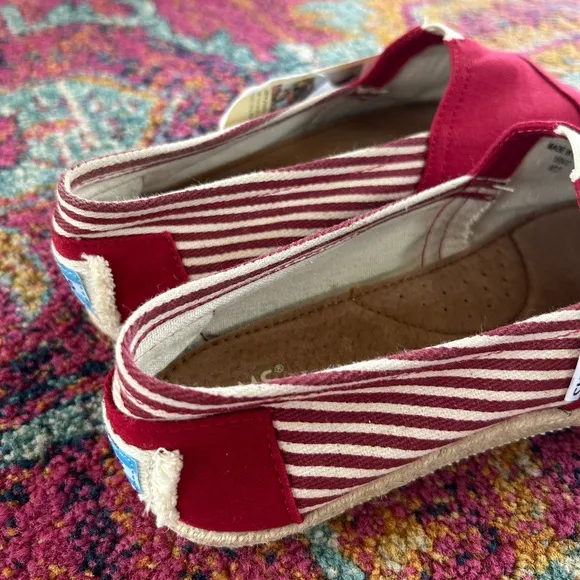 NWT Toms | Women’s University Red Rope heel slip on shoes, red/cream stripes 7.5