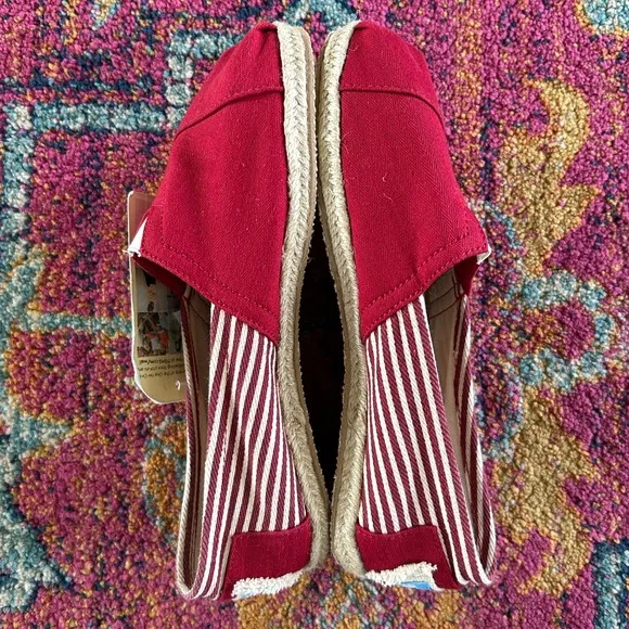 NWT Toms | Women’s University Red Rope heel slip on shoes, red/cream stripes 7.5
