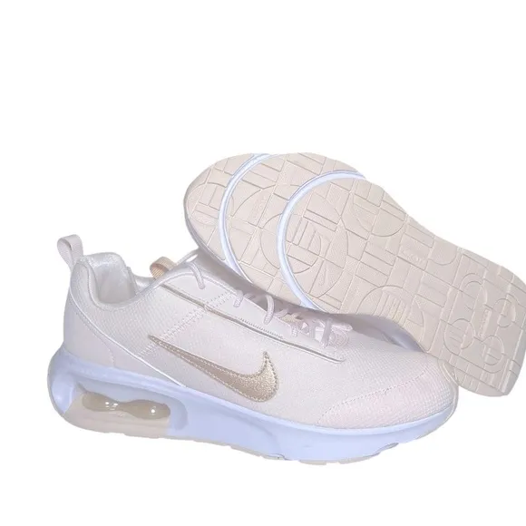NWT Women's Air Max INTRLK Lite Sneaker Sz 10 Soft Pink