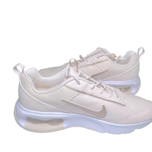 NWT Women's Air Max INTRLK Lite Sneaker Sz 10 Soft Pink