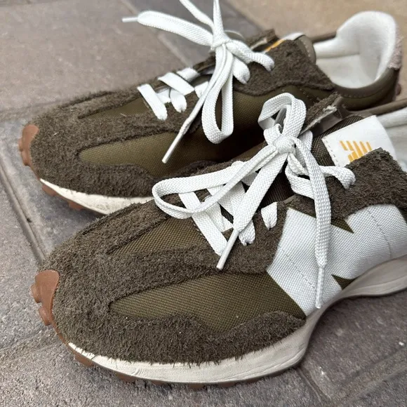 Olive Green Men's Sneakers new balance 327 men’s 9.5 woman’s 9