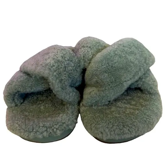 Olukai Hila Heu genuine curly shearling  Slip on left size 7  right size 8